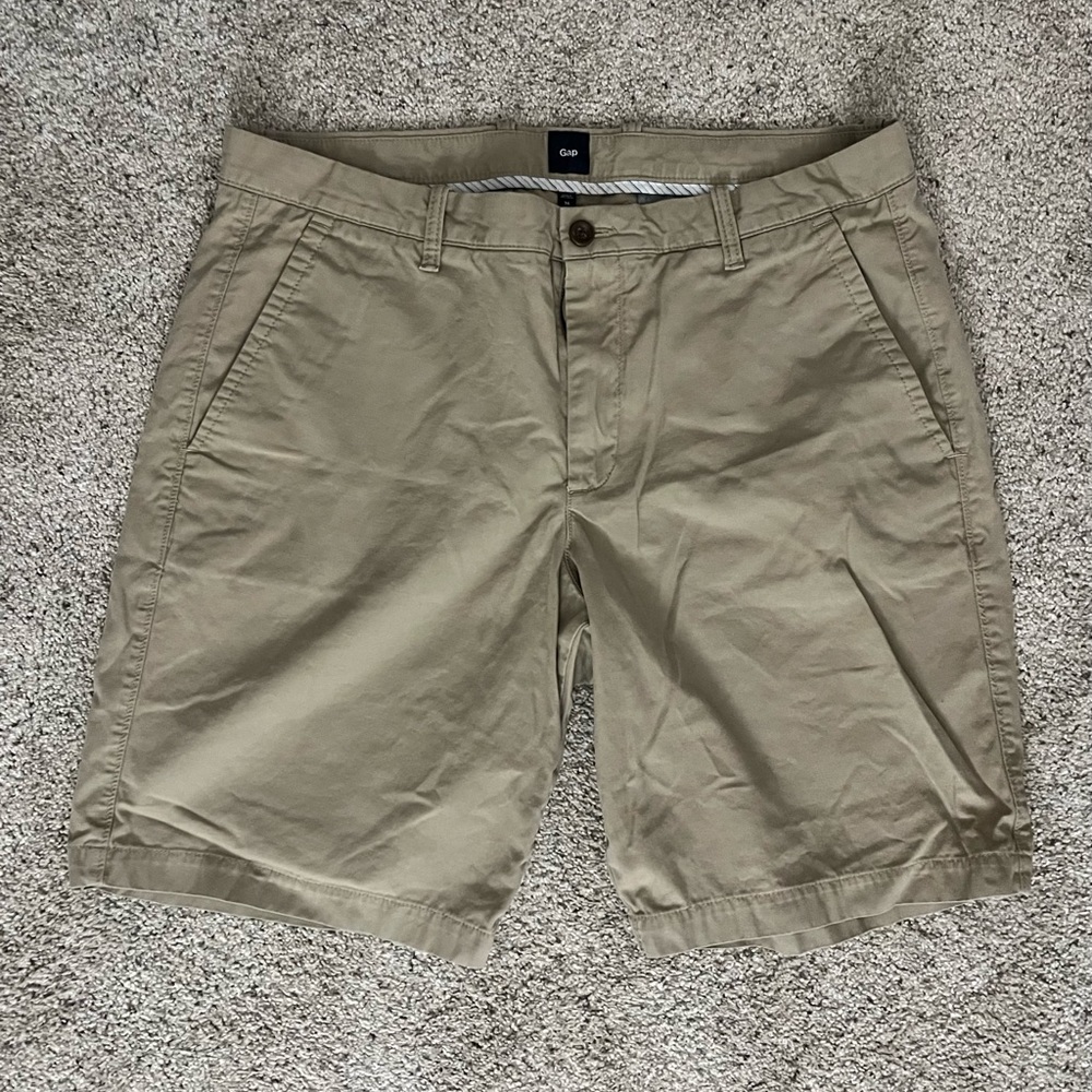 GAP Men’s khaki shorts, size 36